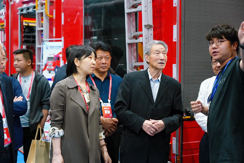 湖北博利特種車參展武漢國(guó)際安全應(yīng)急博覽會(huì)進(jìn)行中